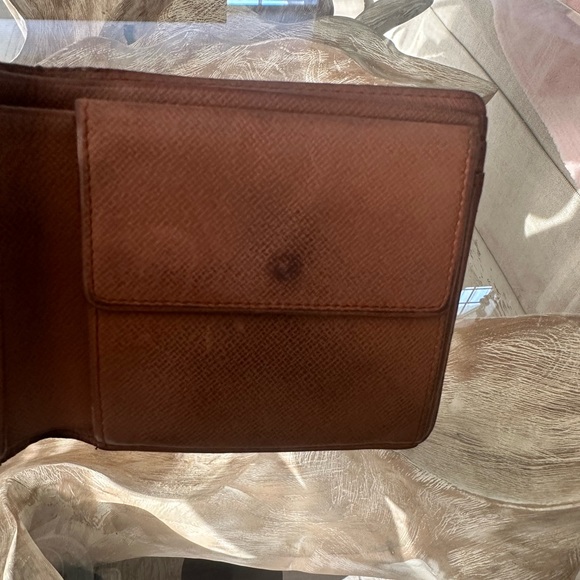 Louis Vuitton Monogram Canvas vintage wallet. Pre-loved purchased on Real Real - Picture 9 of 16